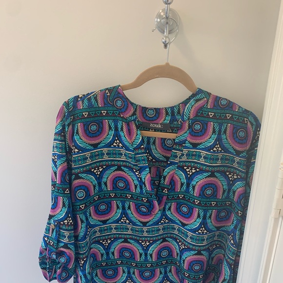 ❎SOLD❎BNWOT💘ZOUK:⭐️WOMEN’S FLOWY V CUT TRIBAL PRINT SHIRT💘 - Picture 8 of 10